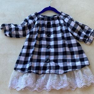 Black and white 3/4 sleeve size 6 girls top